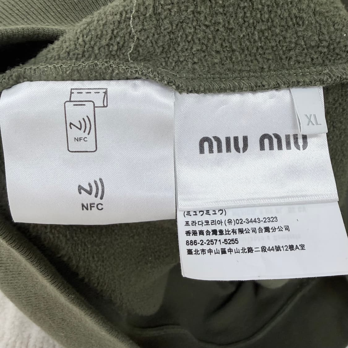 [S+급/XL] 미우미우 클럽 로고 크루넥 맨투맨 카키 상품이미지6