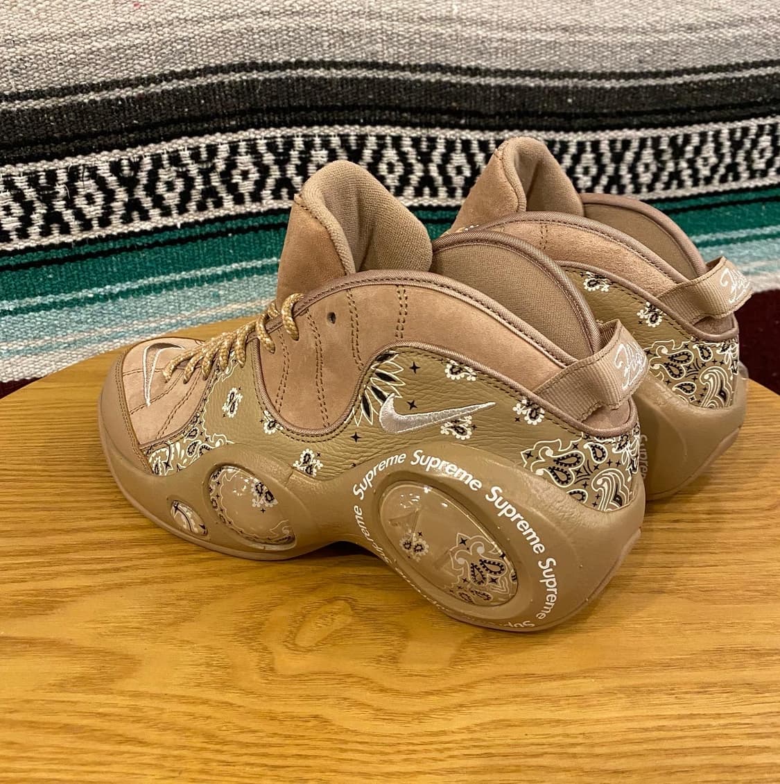 새상품 슈프림 나이키 에어줌 플라이트 95 페이즐반다나 상품이미지5