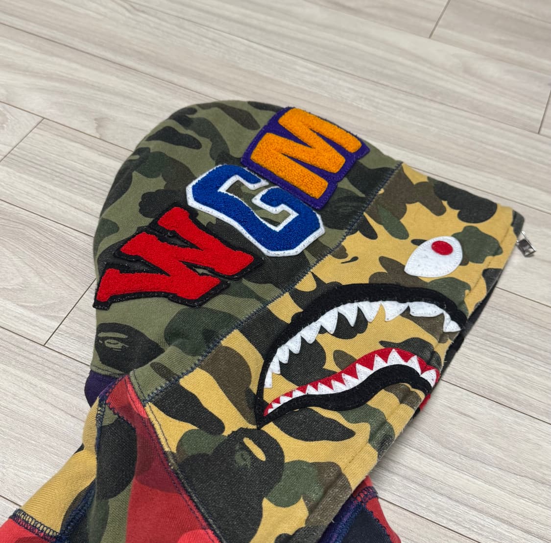 베이프 크레이지믹스카모샤크후드집업 상품이미지6