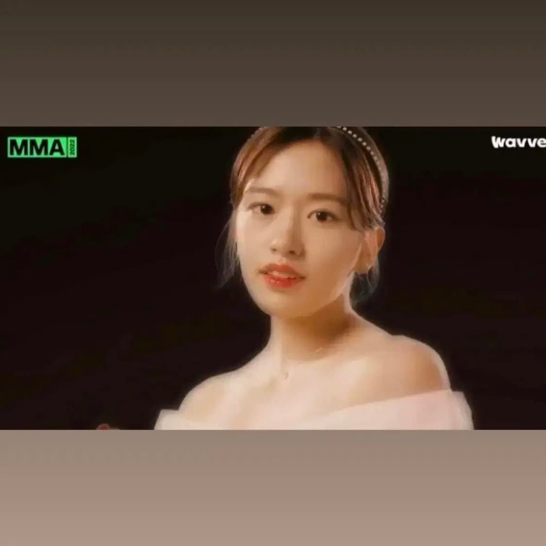 더티스 리본 탑 (아이유,안유진,나연,지젤,은하) 착용 상품이미지2