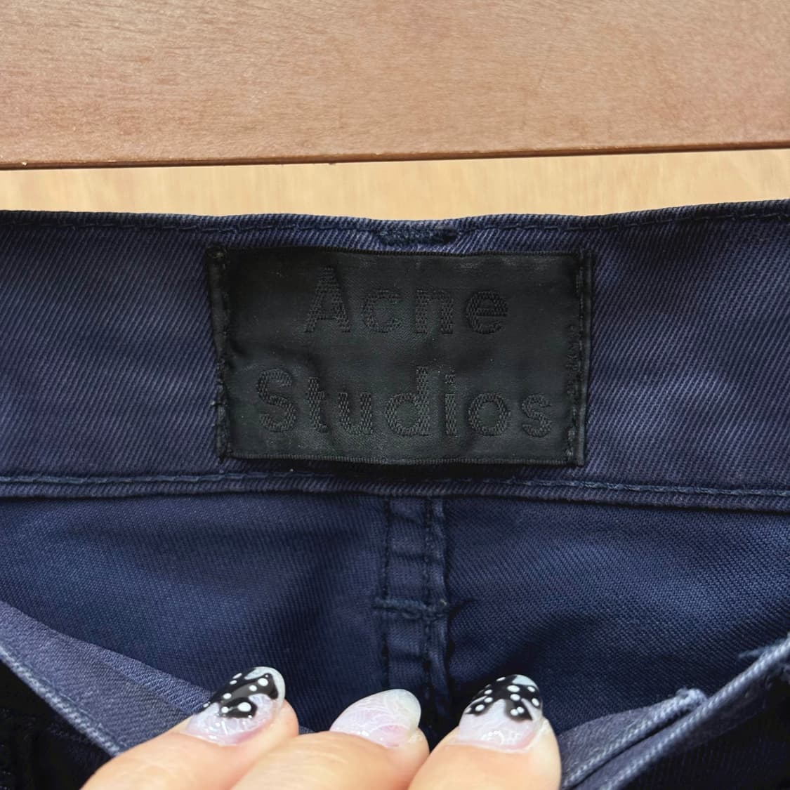 아크네스튜디오 코튼 팬츠 스트레이트 핏 5포켓 메탈 버튼 디테일 네이비 상품이미지7