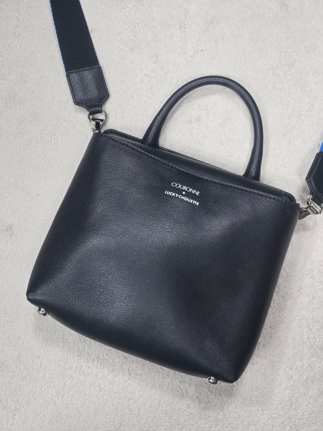 쿠론 x 럭키슈에뜨 콜라보 레더 투웨이 크로스백  상품이미지3