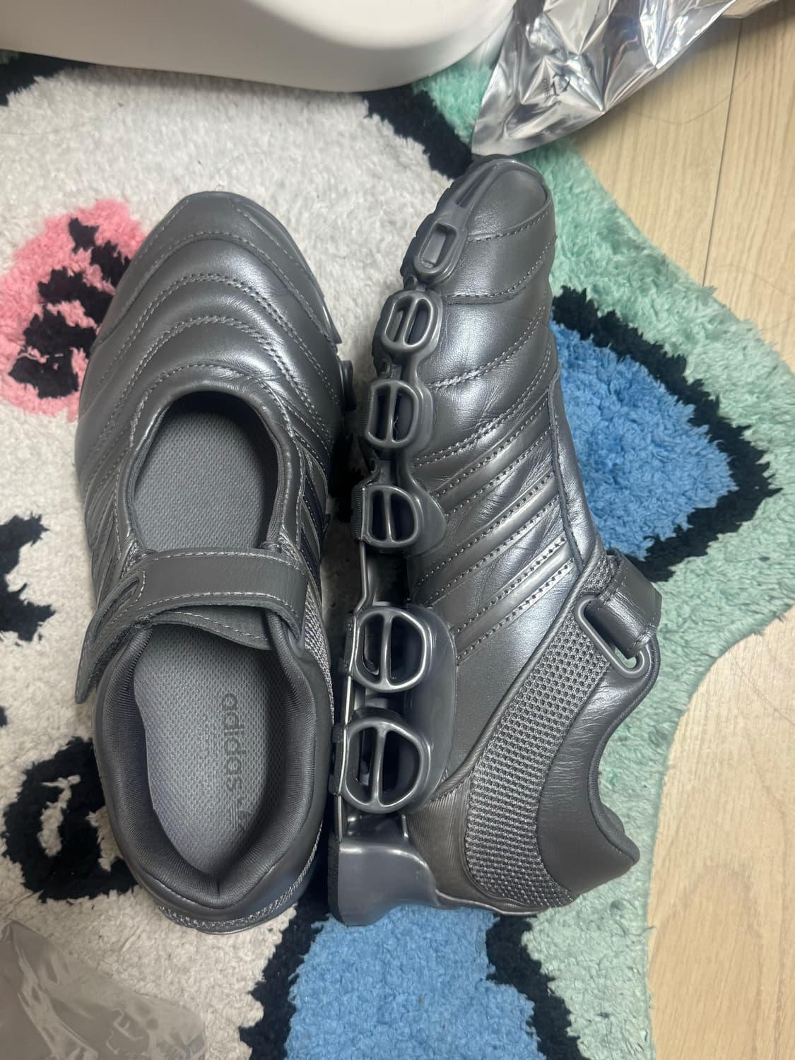 (W) 아디다스 x 타끄와 빈트 알리 메가라이드 메리 제인 아이언 메탈릭 상품이미지3