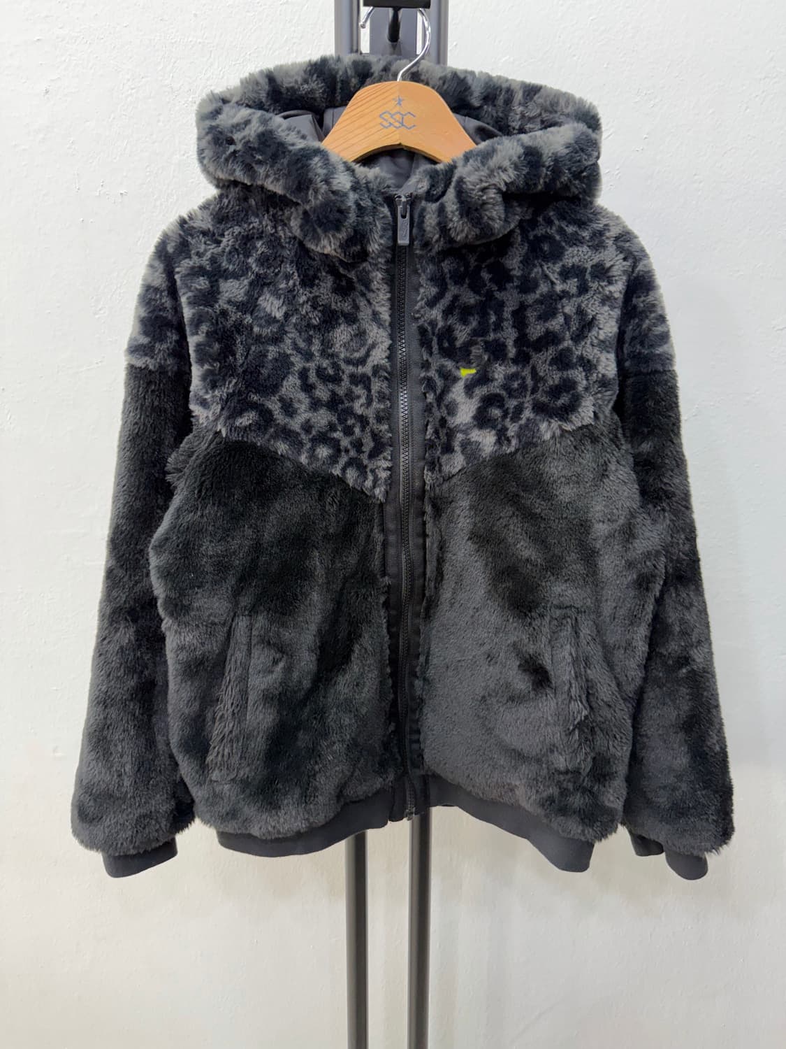 정품) 나이키 여성 레오파드 퍼 후리스자켓 M 상품이미지1