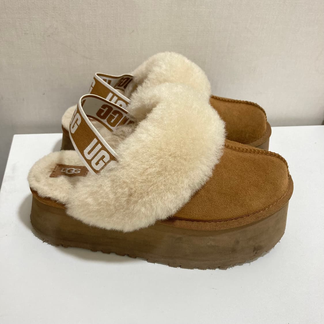 정품) UGG 어그 털 슬리퍼 240 상품이미지2