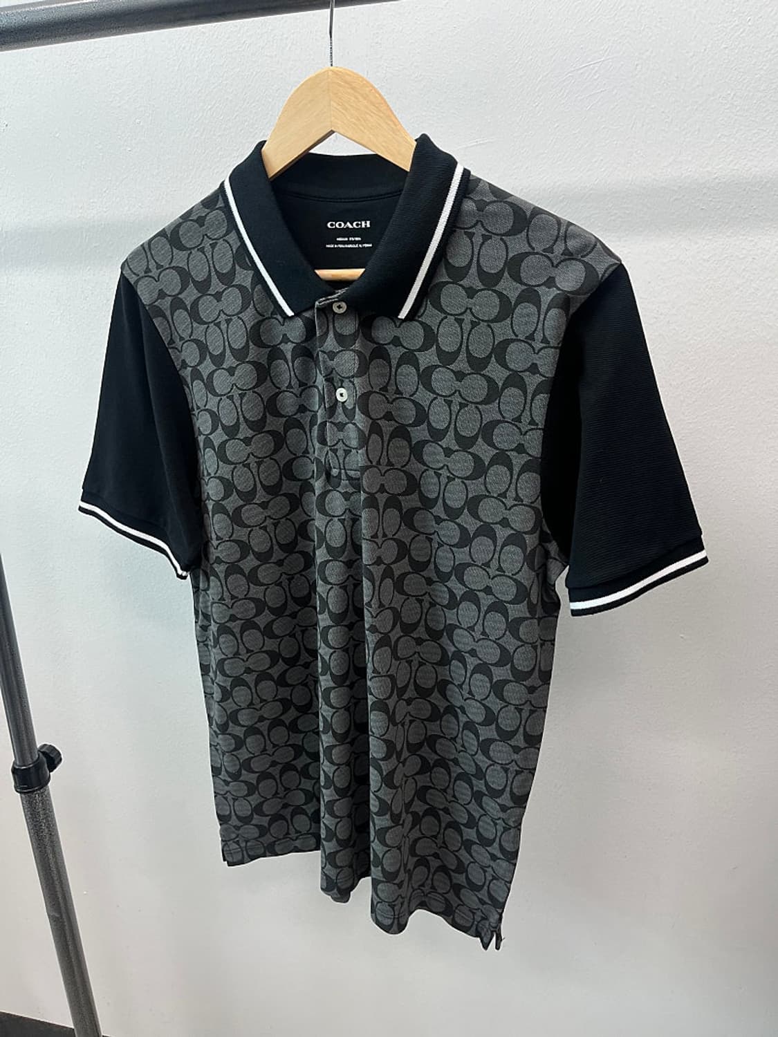 100) 코치 24ss 로고 반팔 카라티  상품이미지1