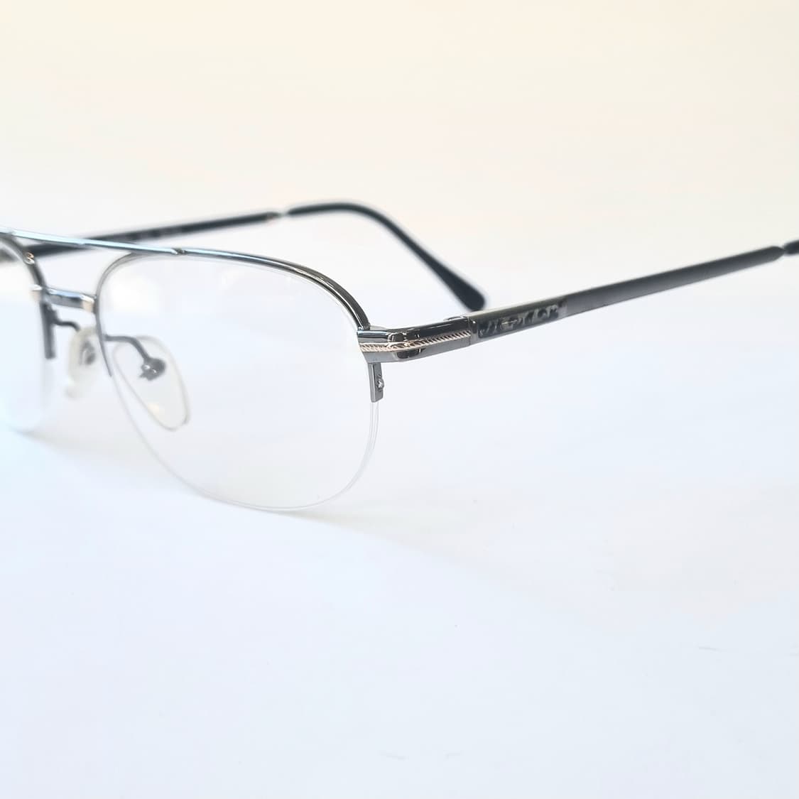 데드스탁 레트로와 모던함이 섞인 투브릿지 반무테 안경 485 상품이미지5