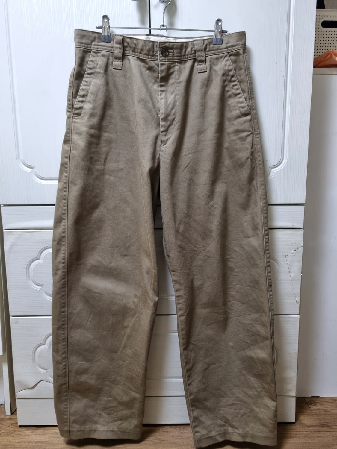 유니클로 와이드핏 치노팬츠 브라운 79사이즈, 블랙 같이 사시면 2만원 상품이미지1