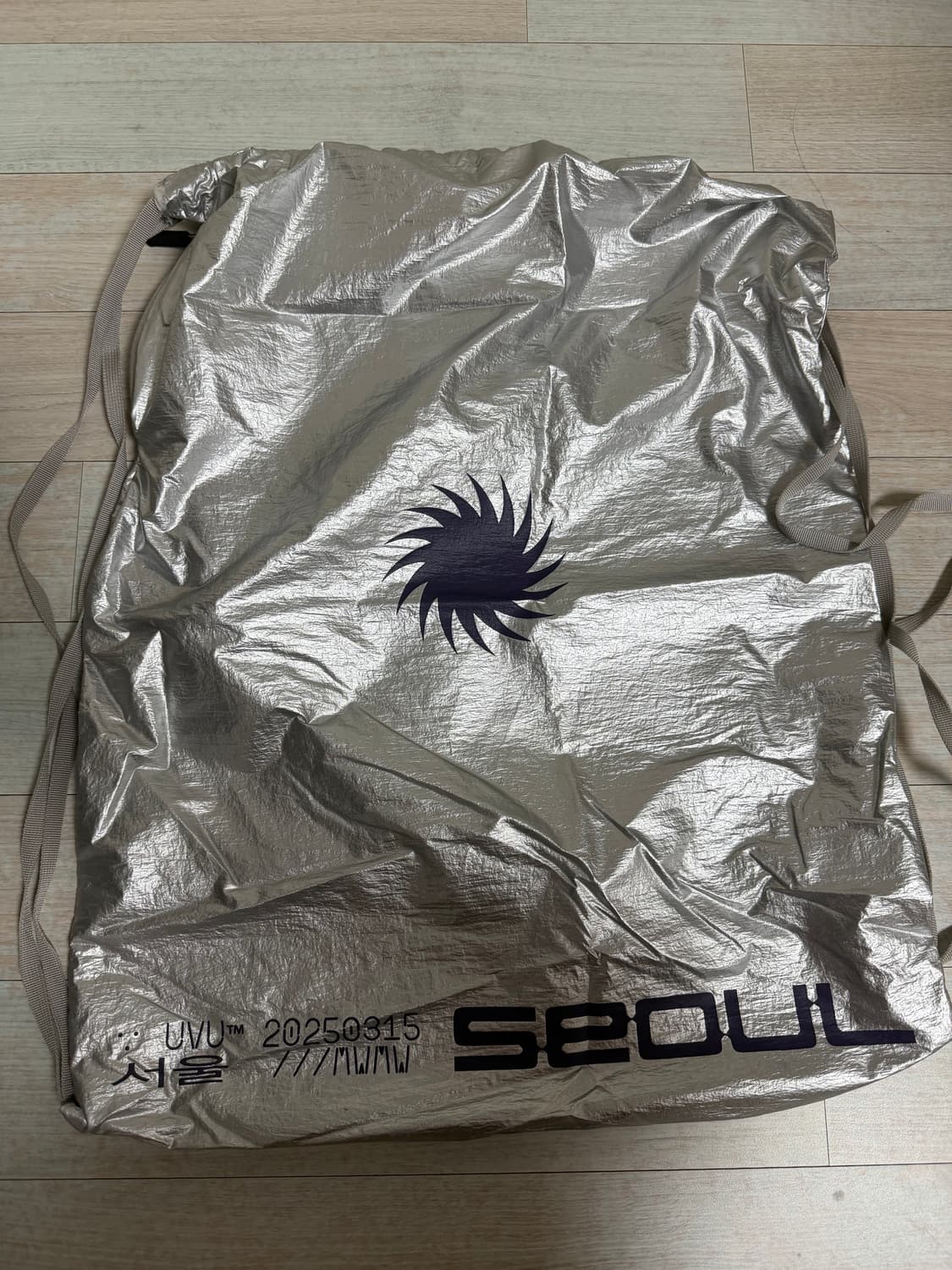 UVU 서울팝업 한정 실버 레이싱백 상품이미지1