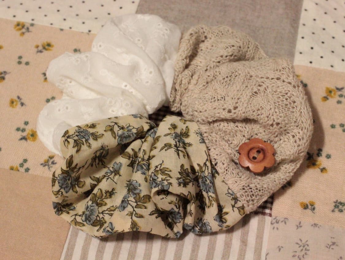 핸드메이드 펀칭레이스 패치워크 스크런치 상품이미지3