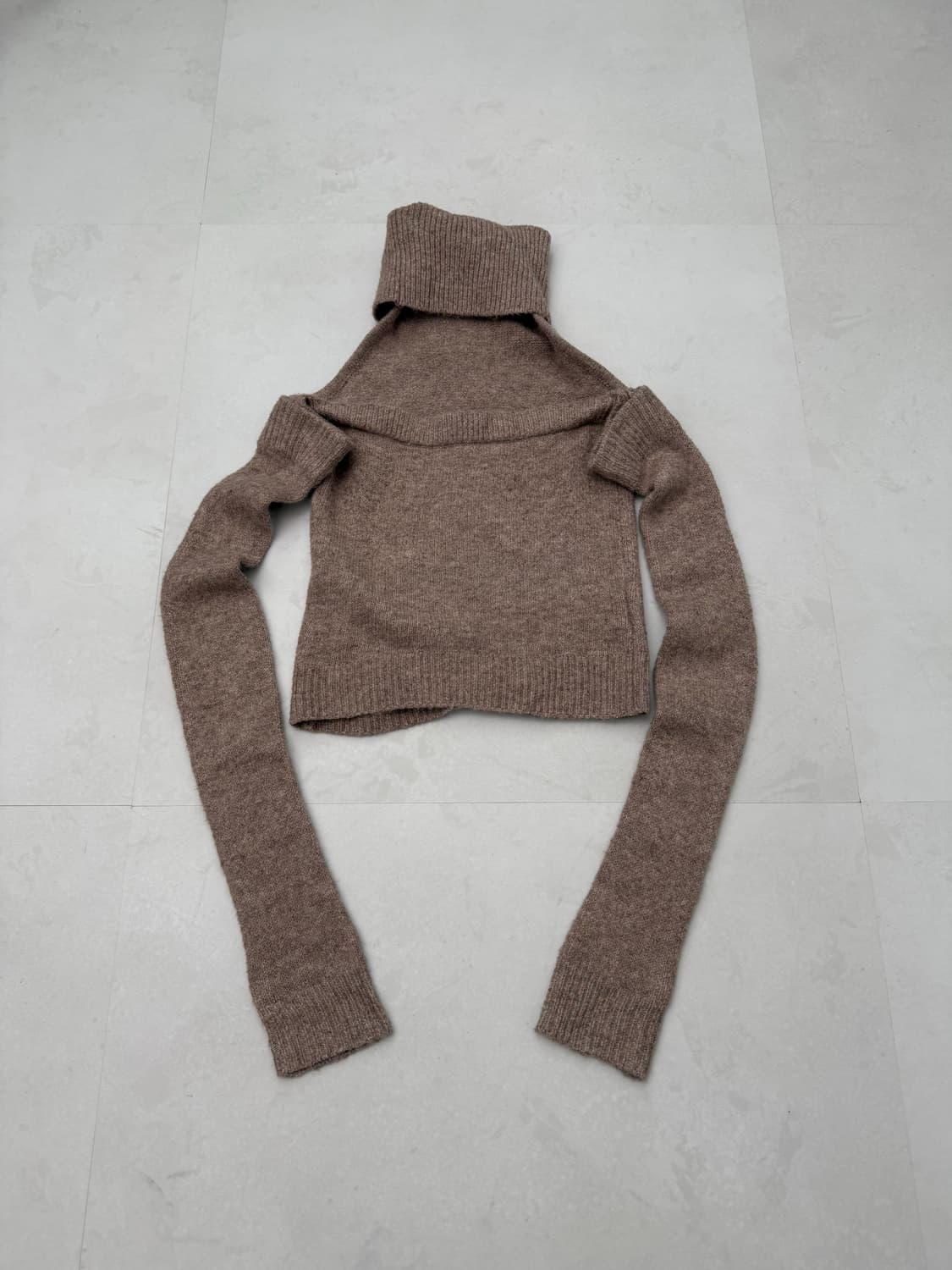 오트밀 컷아웃 니트  상품이미지5