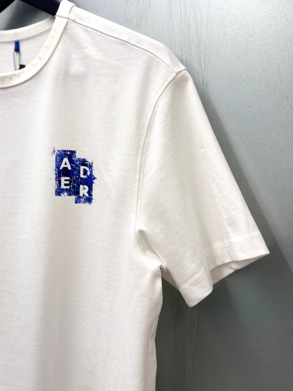 Ader Error 아더에러 시그니피컨트 TRS 태그 화이트 색상 반소매 상품이미지3