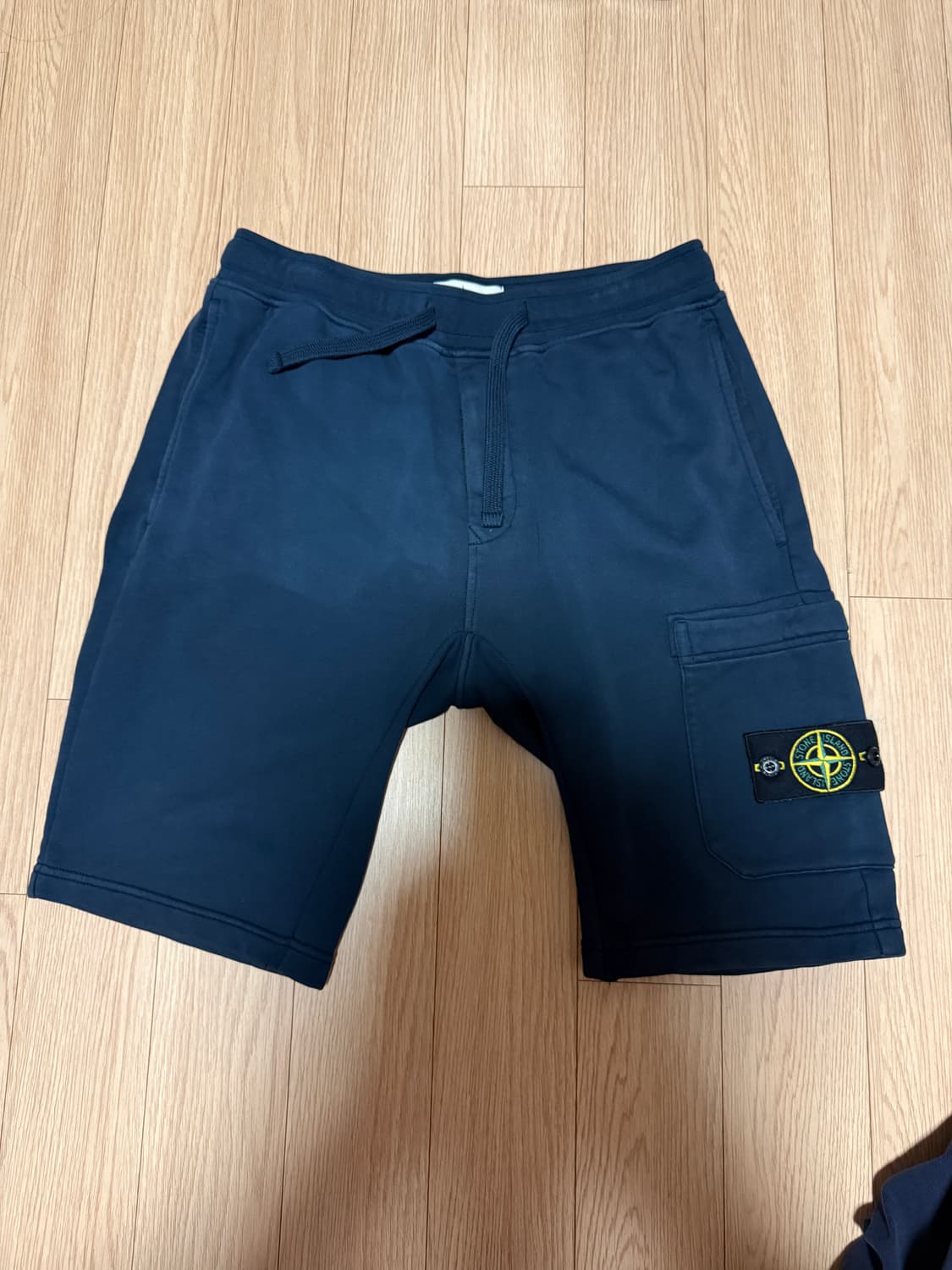 스톤아일랜드 플리스 버뮤다 쇼츠 네이비 S 761564651 팝니다 상품이미지1