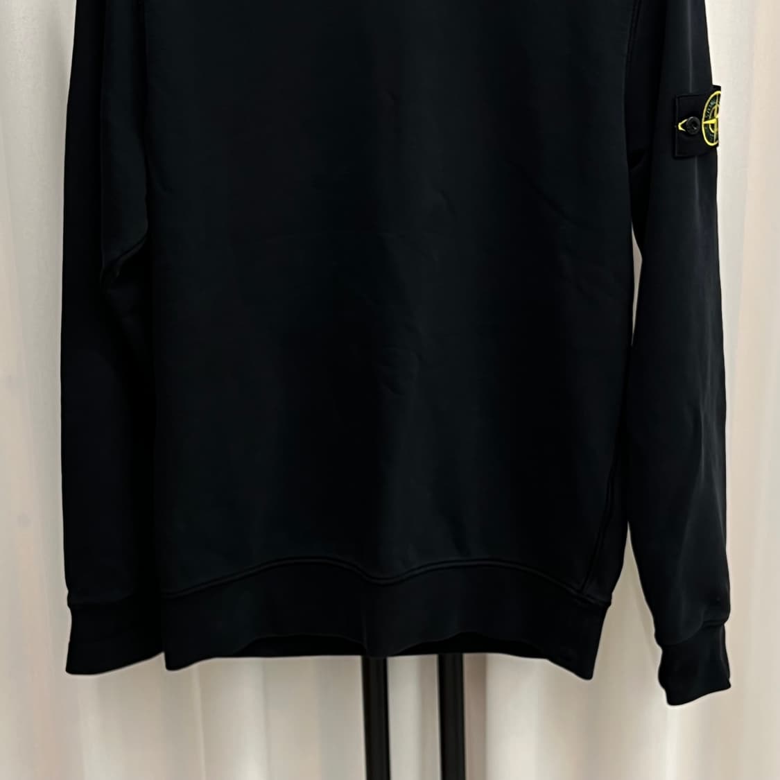 스톤아일랜드 와펜 맨투맨 블랙 (L) 상품이미지4