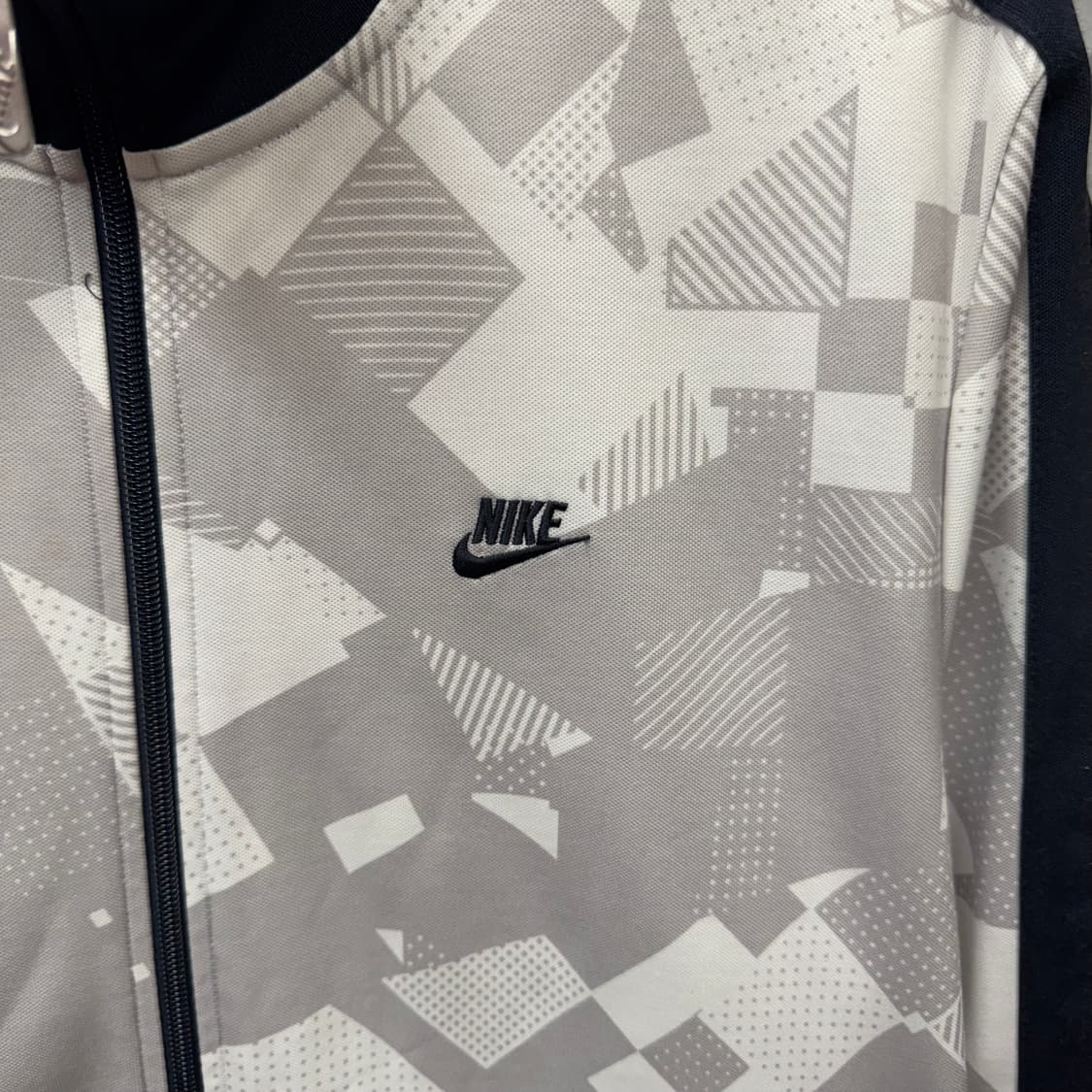 나이키 트랙자켓 전후면 픽셀 그래픽 패턴 디테일 화이트 네이비 상품이미지5