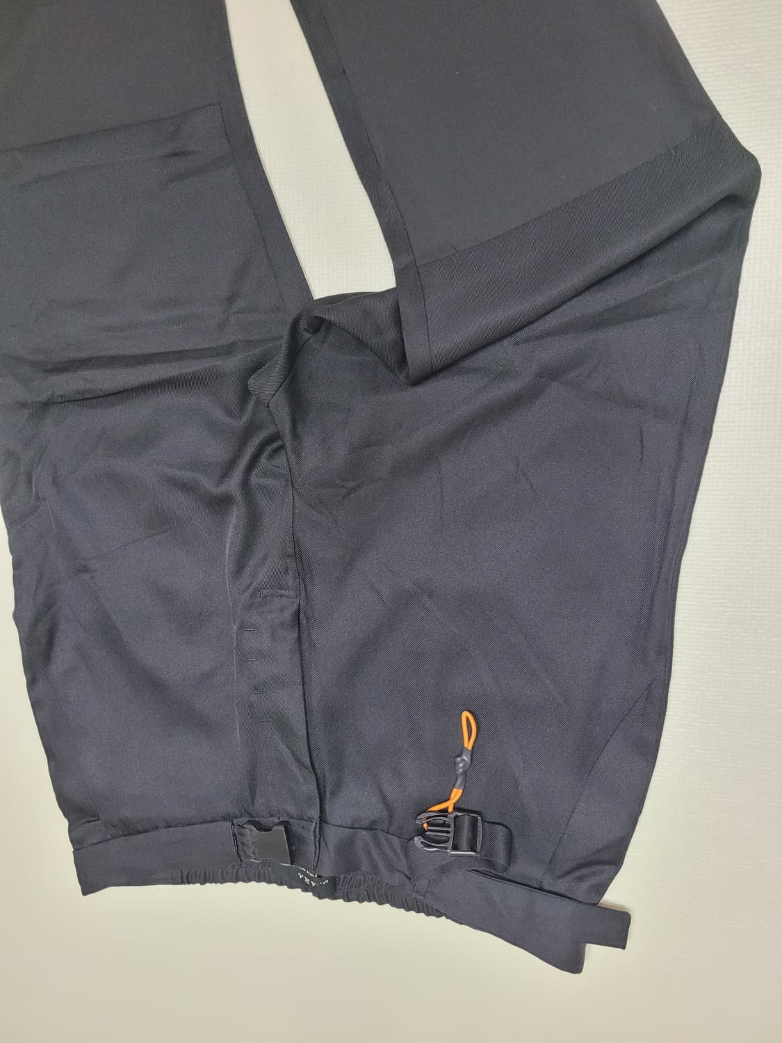 자라 ZARA 남자 버클 슬랙스 33 블랙 상품이미지3