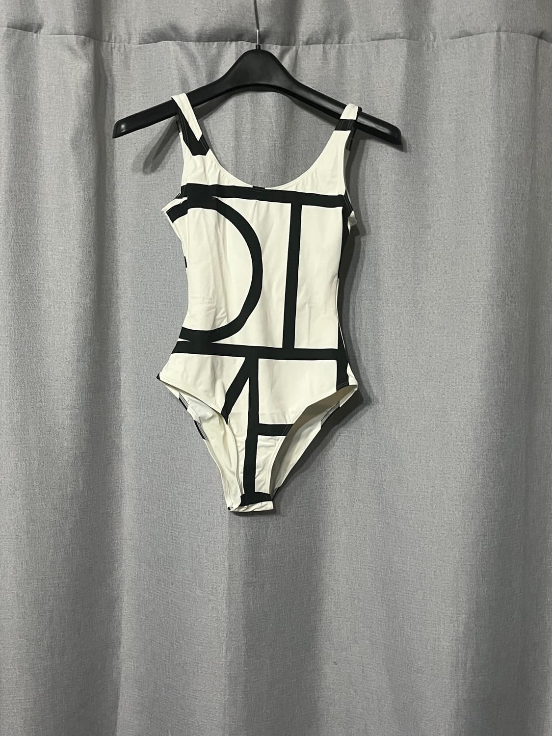 토템 모노그램 스웜수트 상품이미지1