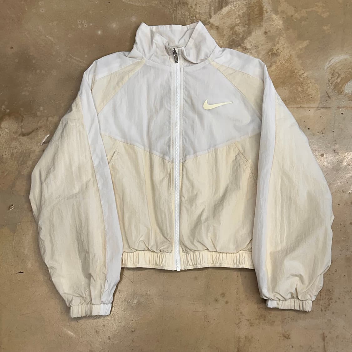XL 나이키 여성용 화이트 배색 크롭 바람막이 상품이미지3