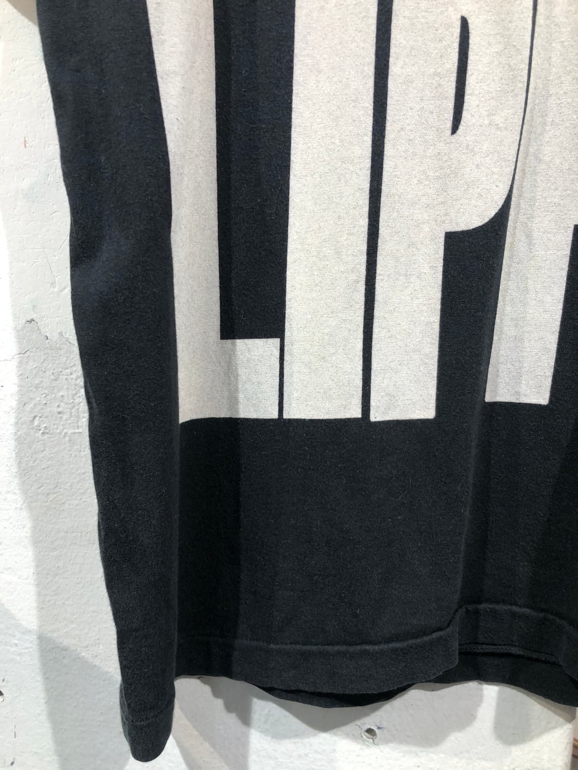 [2426]black red is lippy slogan t-shirt 상품이미지4
