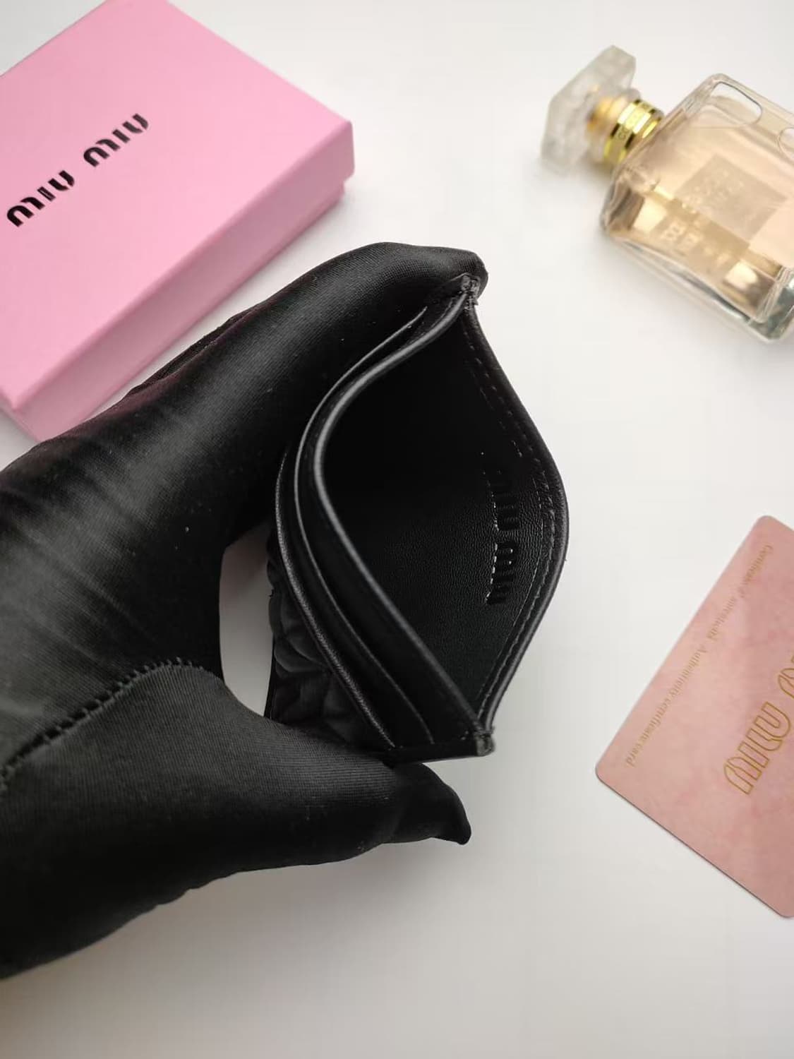 미우 미우 마테라쎄 나파 가죽 카드 홀더 블랙 상품이미지5