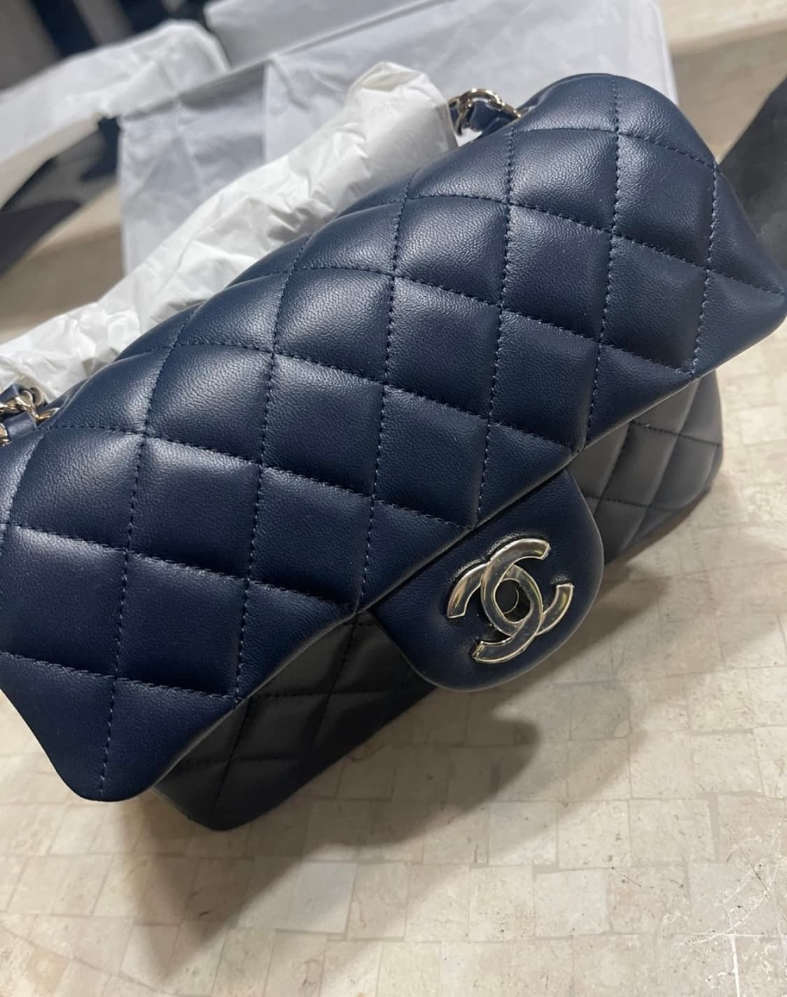 샤넬 클래식 램스킨 미니백 네이비 상품이미지2