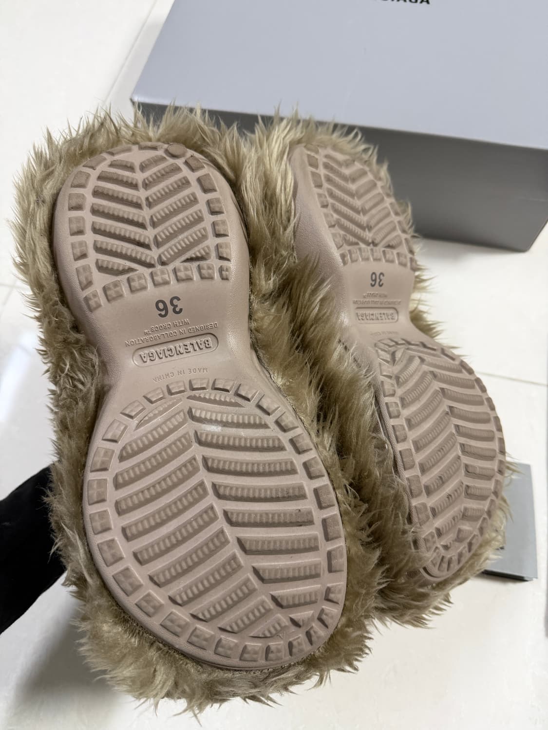 [36] 발렌시아가 퍼 크록스 털실내화 상품이미지4