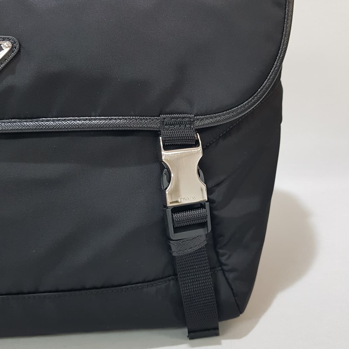 프라다 리나일론 및 사피아노 가죽 숄더백 2VD052 상품이미지5