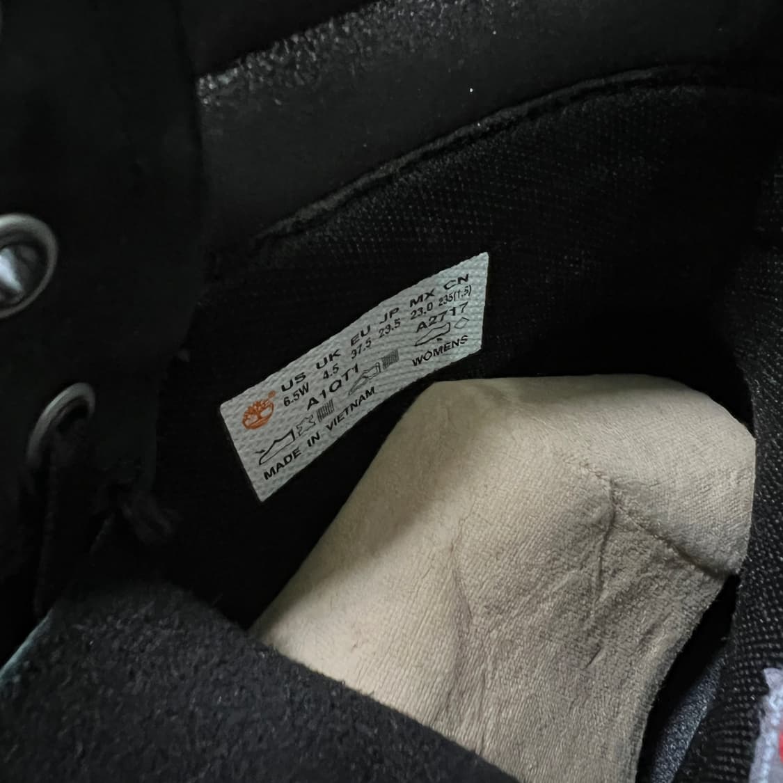 팀버랜드 6인치 블랙 메탈릭 패드 상품이미지7