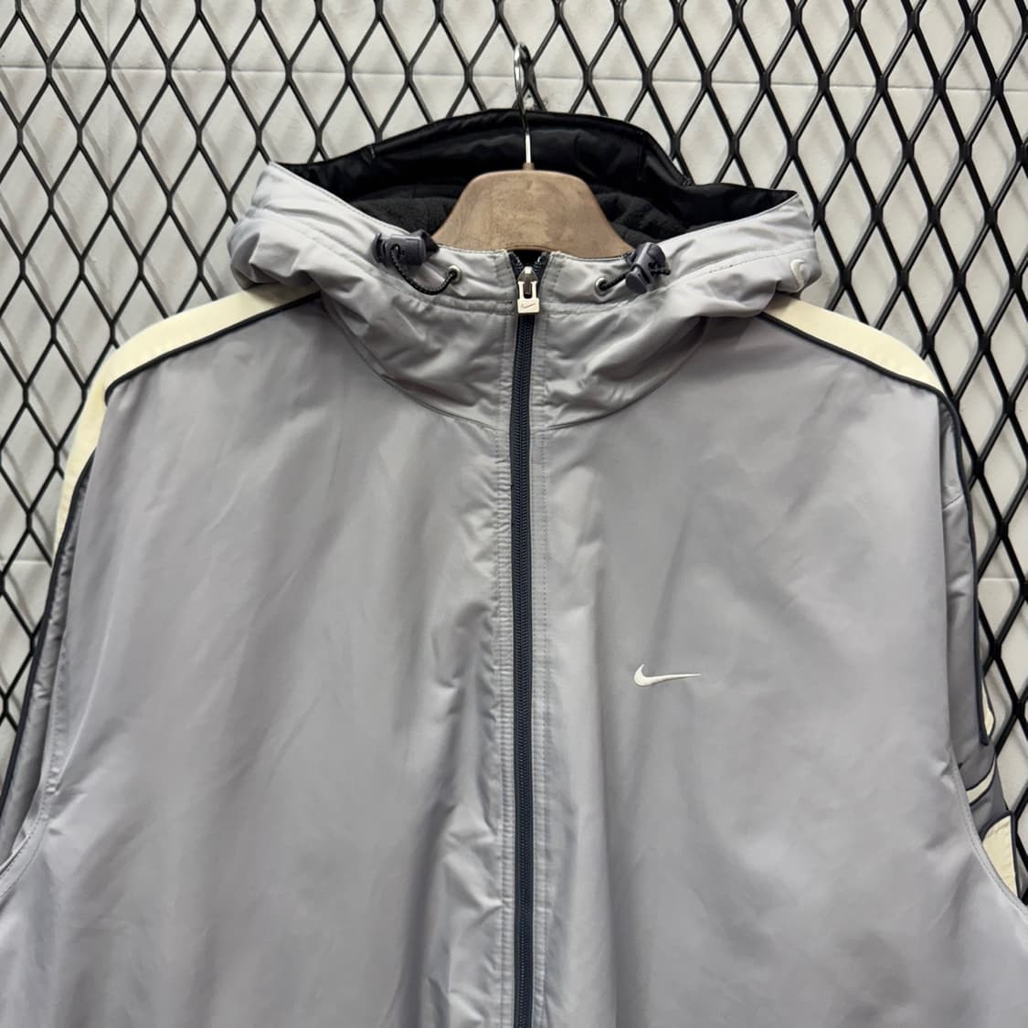 00s 나이키 올드스쿨 나일론 후드 자켓 기모 안감 스우시 디테일 그레이 상품이미지3