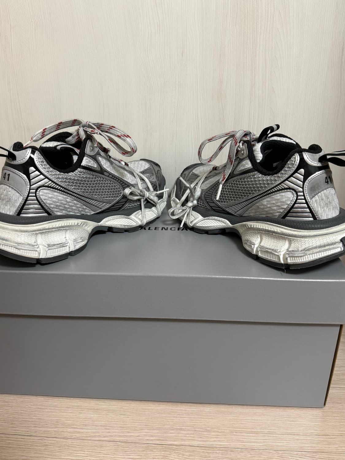 (41) 새상품급 발렌시아가 3xl 그레이 레드 화이트 상품이미지4