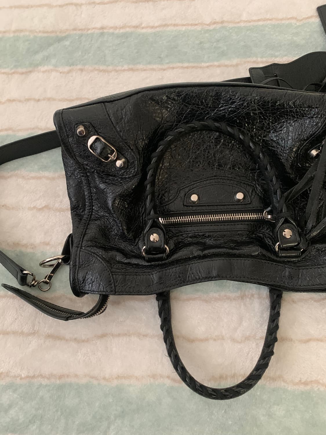 발렌시아가 르시티 스몰 모터백 블랙 정품 상품이미지6