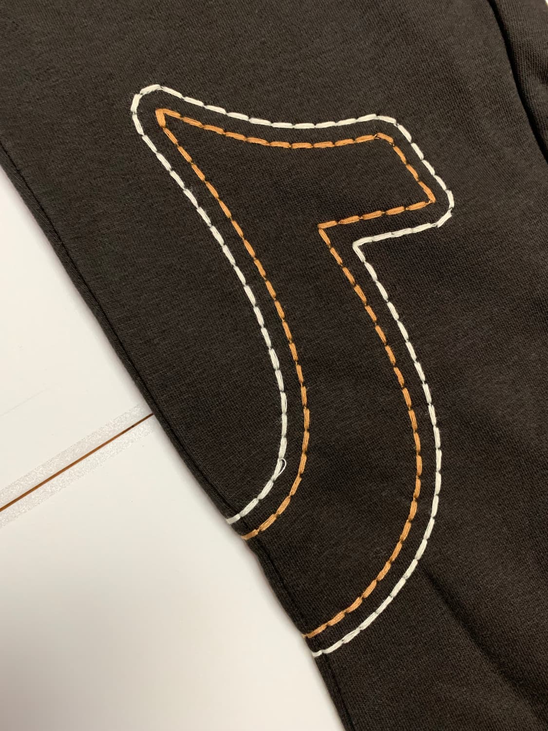 [새제품] 트루 릴리젼 플래어 부츠컷 스웻팬츠 상품이미지6