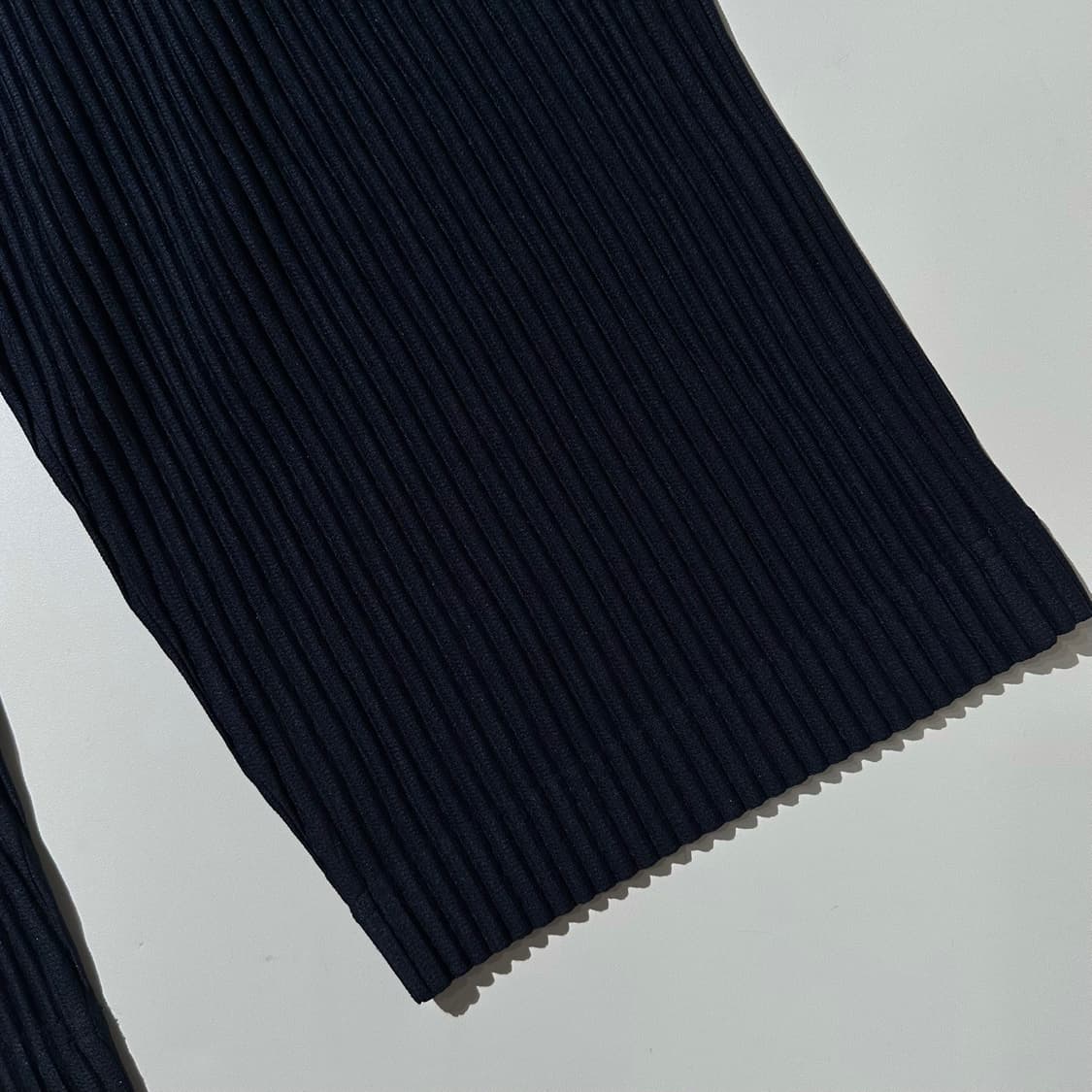 이세이 미야케 옴므 플리세 플리츠 터틀넥 셋업 네이비 상품이미지9