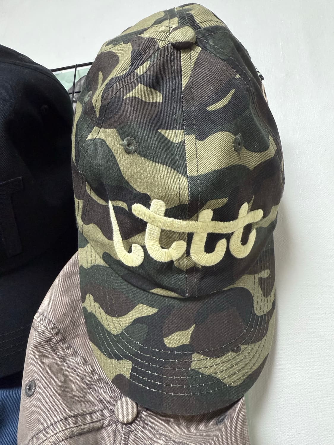  LTTT 카모 캡 뉴진스혜인 착용 상품이미지2