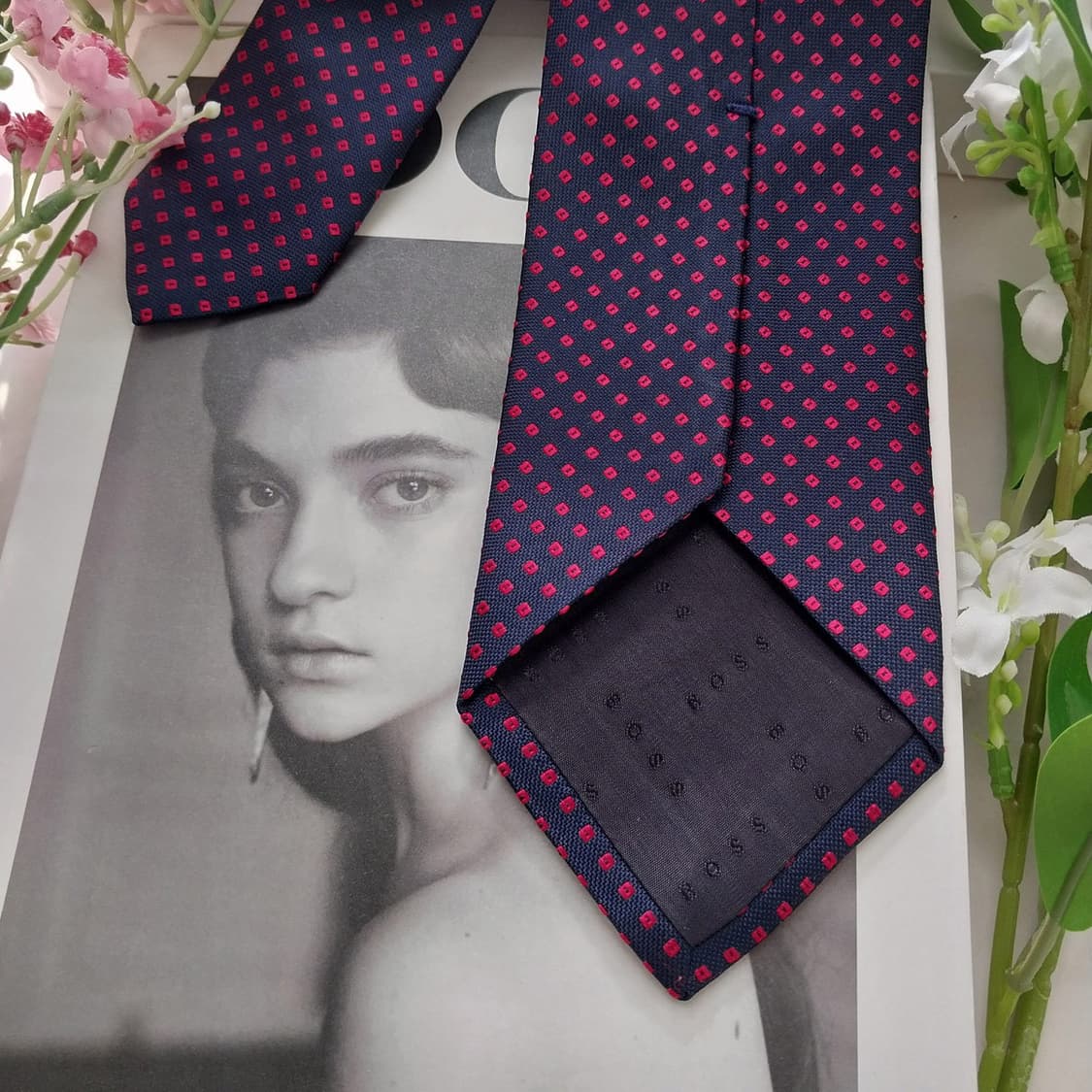 휴고 보스 실크 네이비 도트 패턴 넥타이 7.6cm A등급 K1546
 상품이미지8