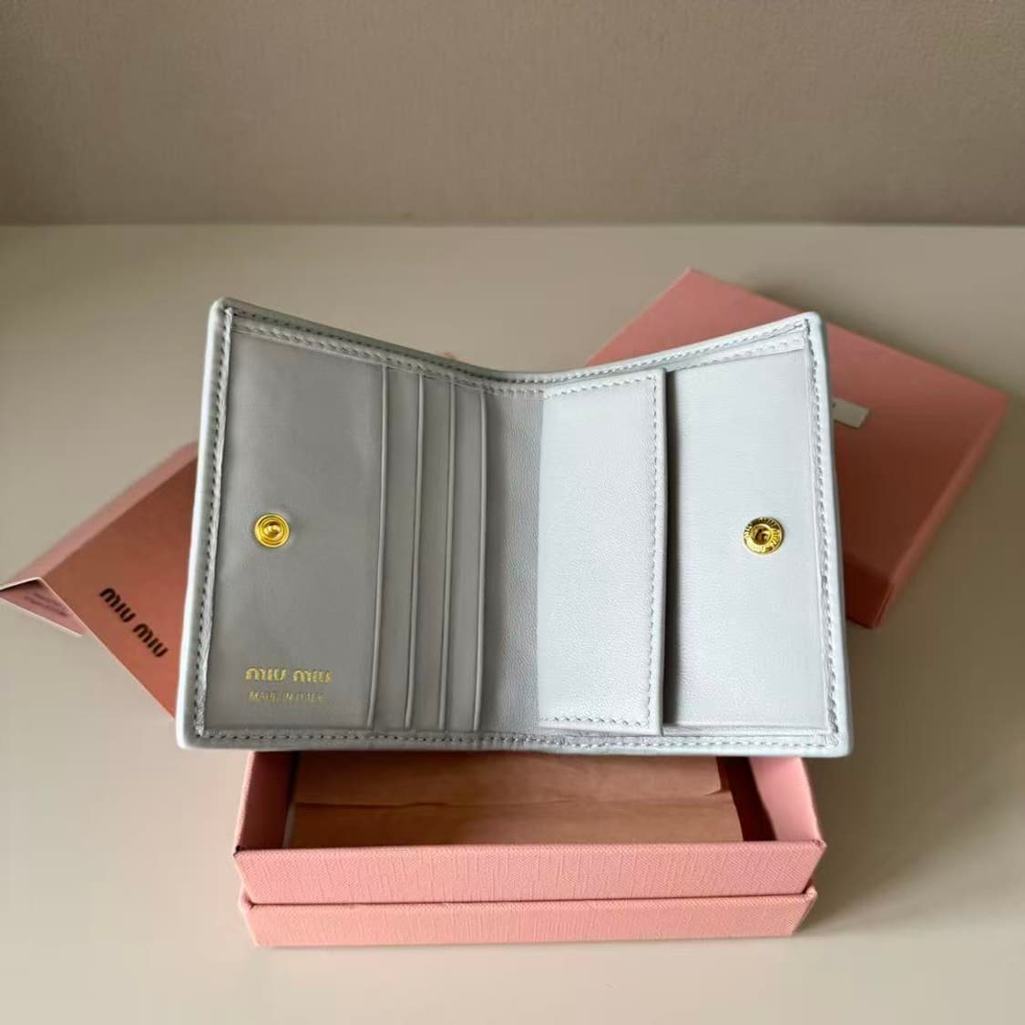 미우 미우 마테라쎄 나파 레더 카드 홀더 화이트 상품이미지7