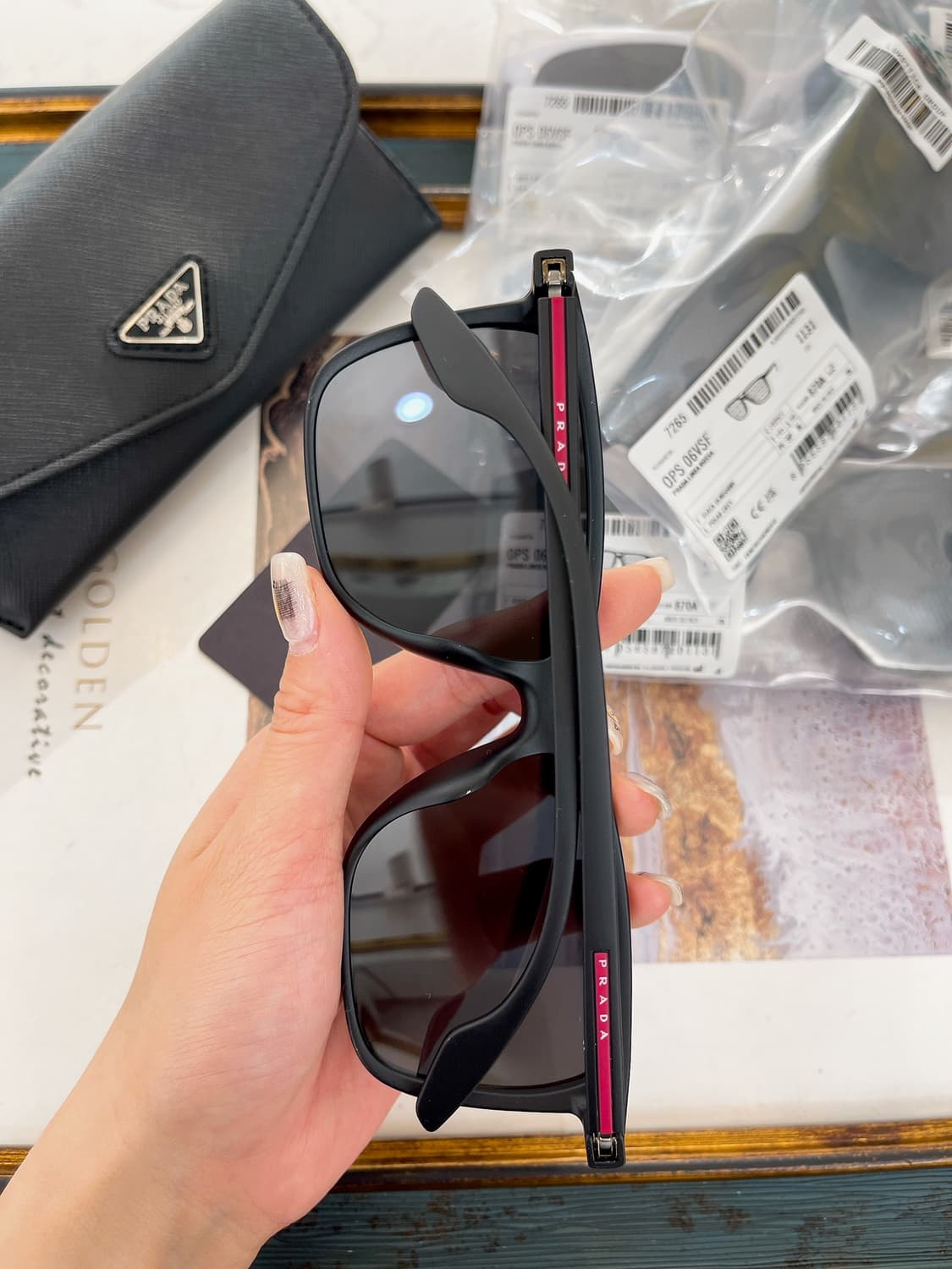 프라다 심볼 선글라스 슬레이트 그레이 렌즈 SPS 06V-F 상품이미지2