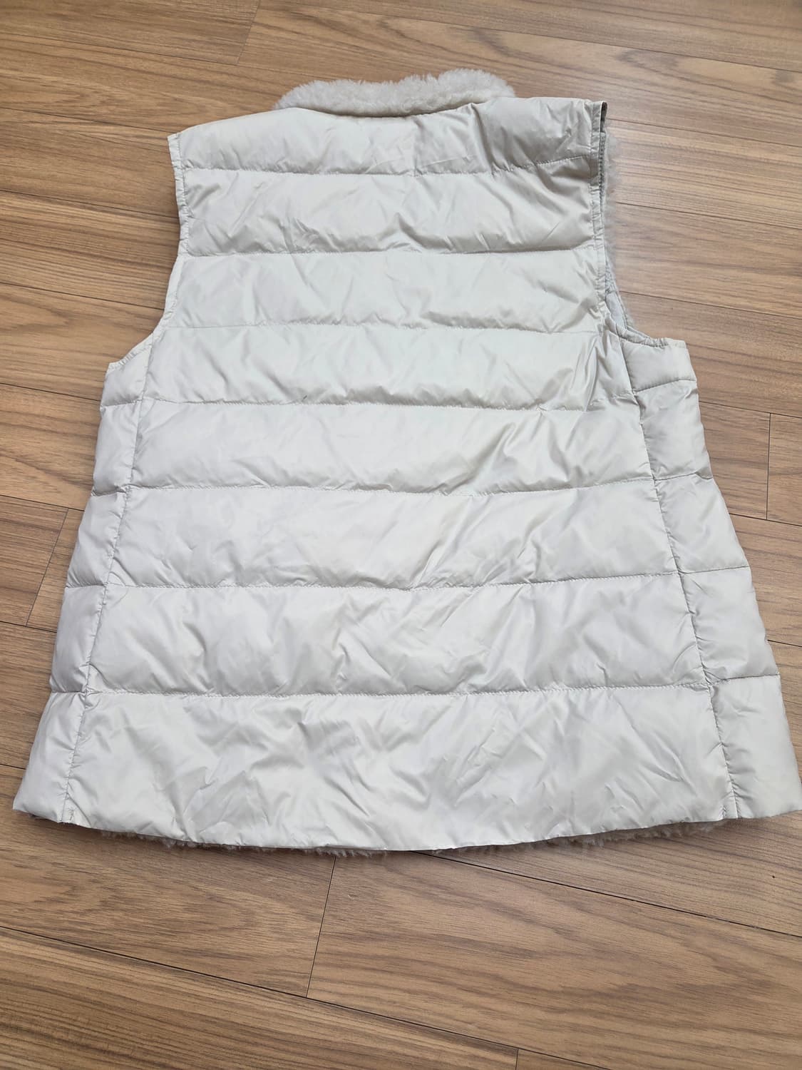 ANSICH 아이보리 양털 조끼 판매합니다. 55사이즈이며, 가슴둘레는  상품이미지2