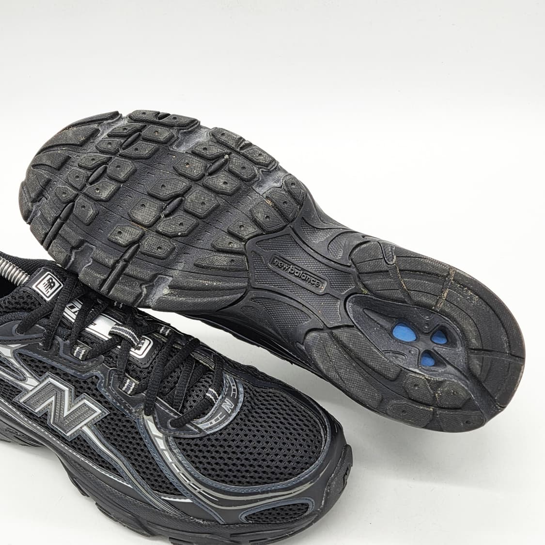 뉴발란스 740v2 블랙 실버 메탈릭 (285 D) 상품이미지3