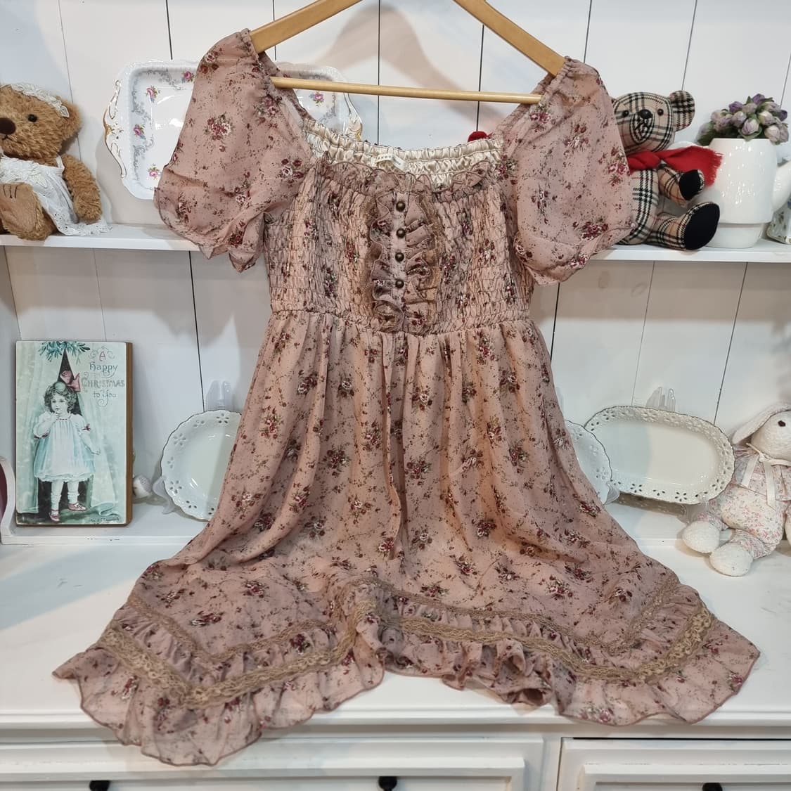 엑시즈팜(axes femme) 로즈 플라워 셔링 스모크 오프숄더 원피스 상품이미지6