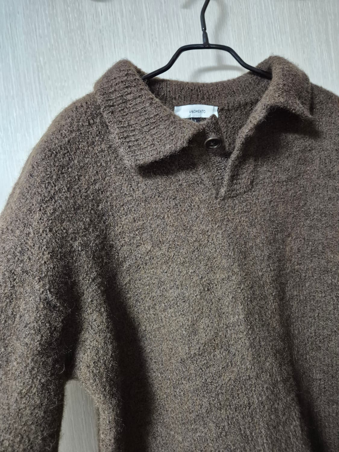 아모멘토 원버튼 컬러니트 카라니트 남성 23년 상품이미지4