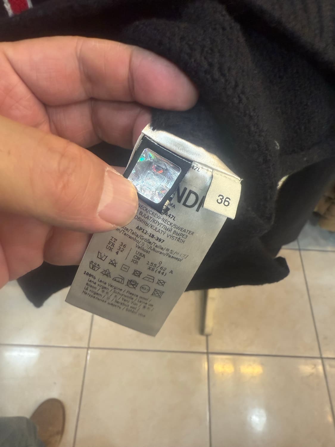 36/44-55 정품 펜디 니트 팝니다 상품이미지3