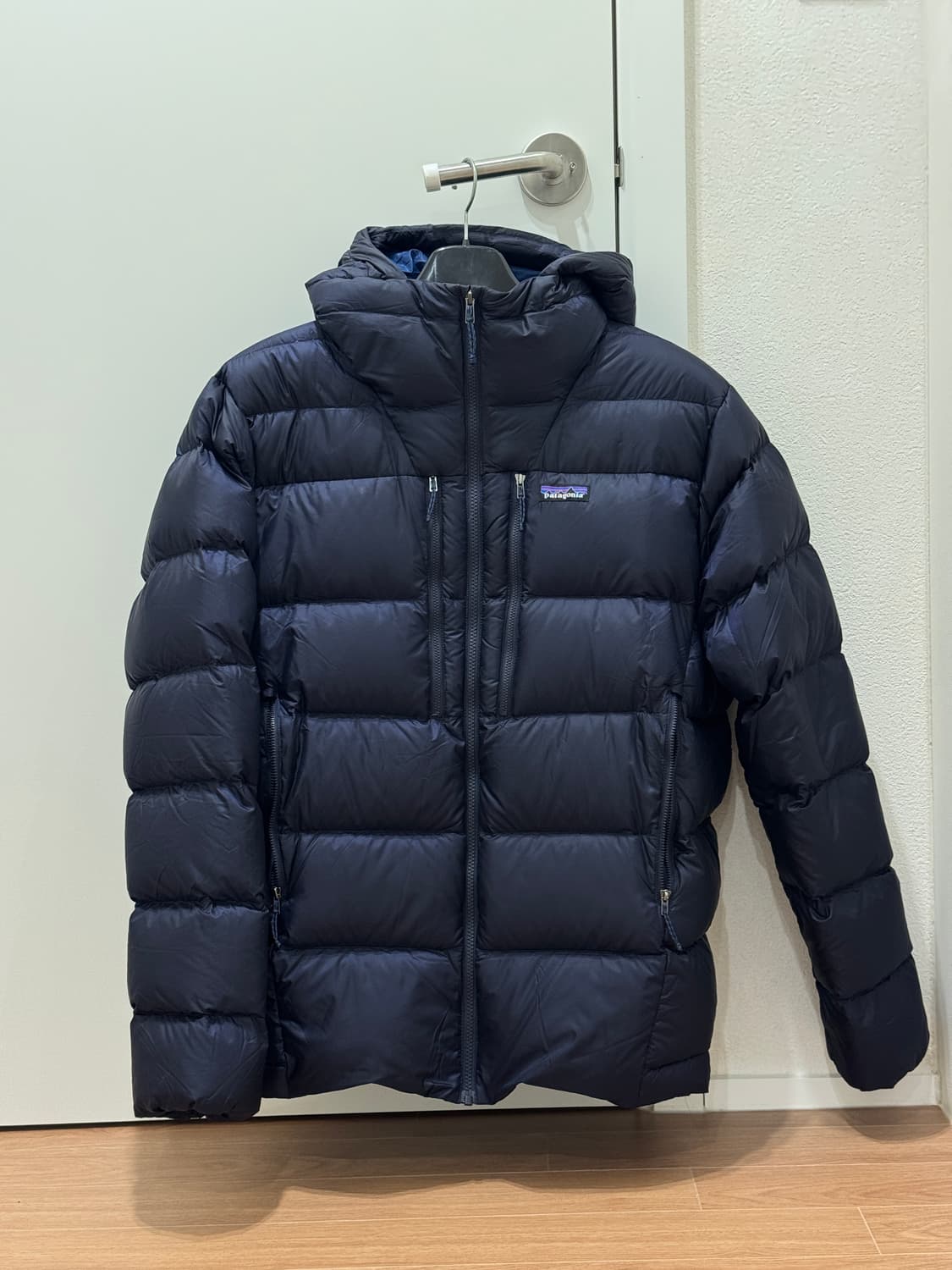 [새상품급] 파타고니아 멘즈 피츠 로이 다운 후디 L 상품이미지1