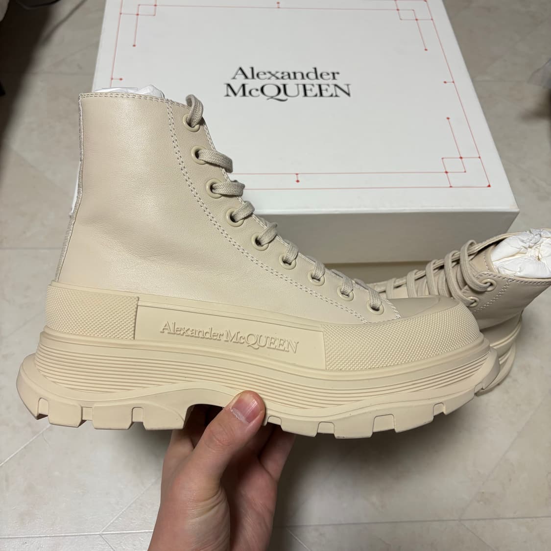 [새상품]알렉산더맥퀸 트레드 슬릭 부츠 베이지 상품이미지2