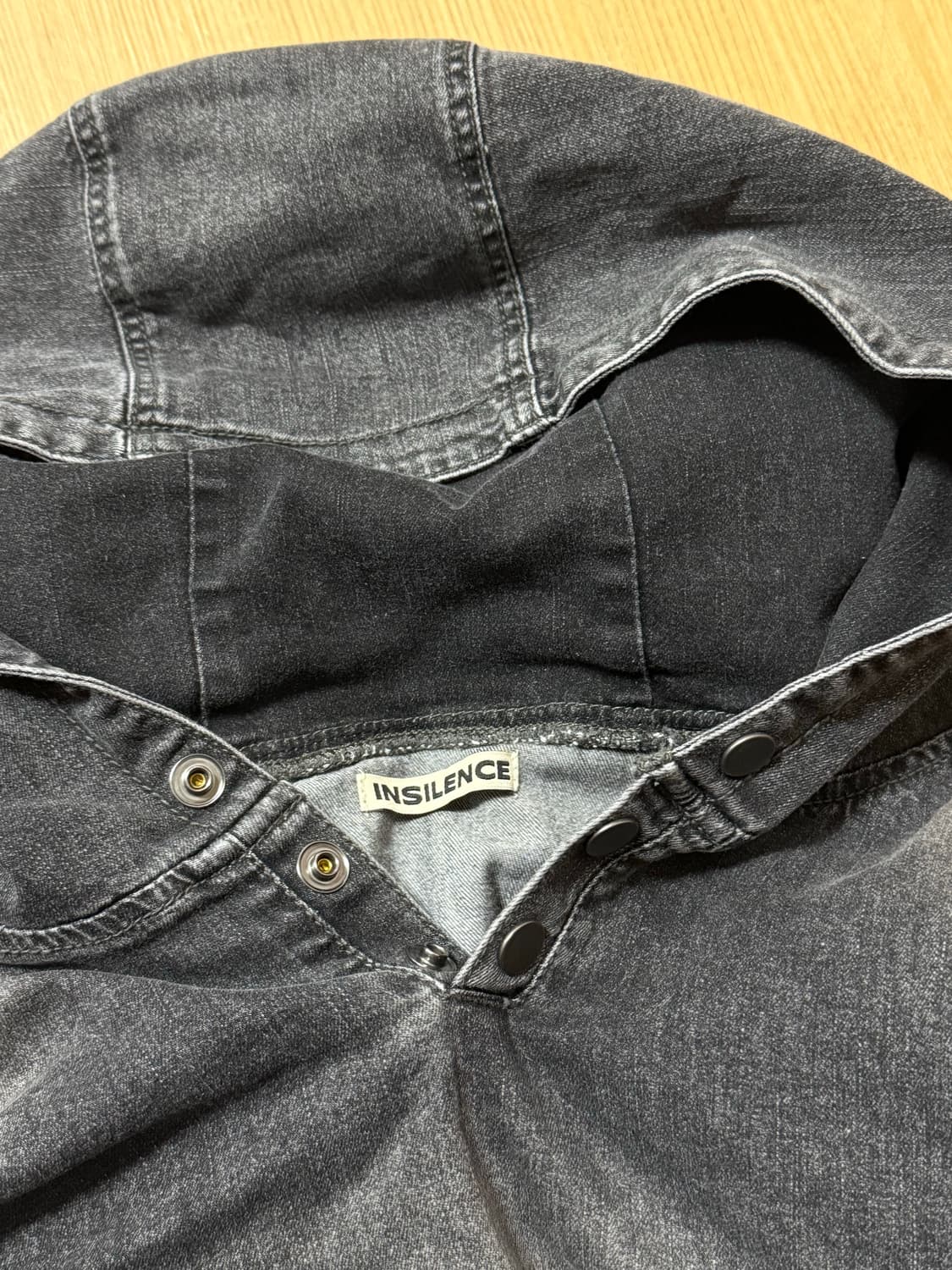 인사일런스 후드 브러쉬드 데님 풀오버 상품이미지3