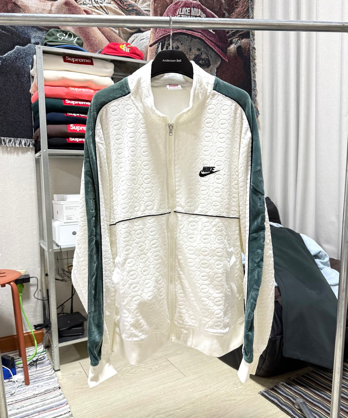 슈프림 나이키 벨벳 트랙자켓 상품이미지1