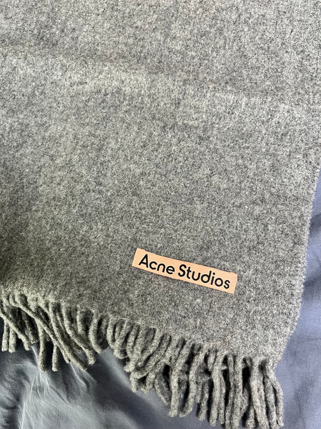 아크네스튜디오 머플러 상품이미지2