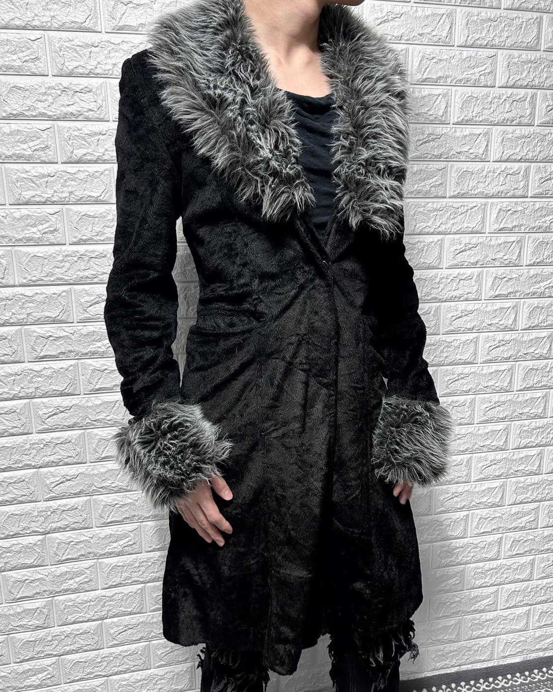 퍼 트리밍 벨벳 롱코트 상품이미지1