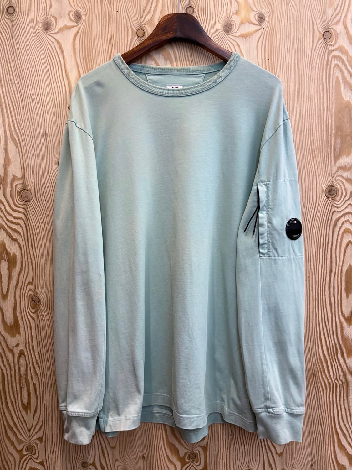 C.P 컴퍼니 렌즈 와펜 롱슬리브 상품이미지1