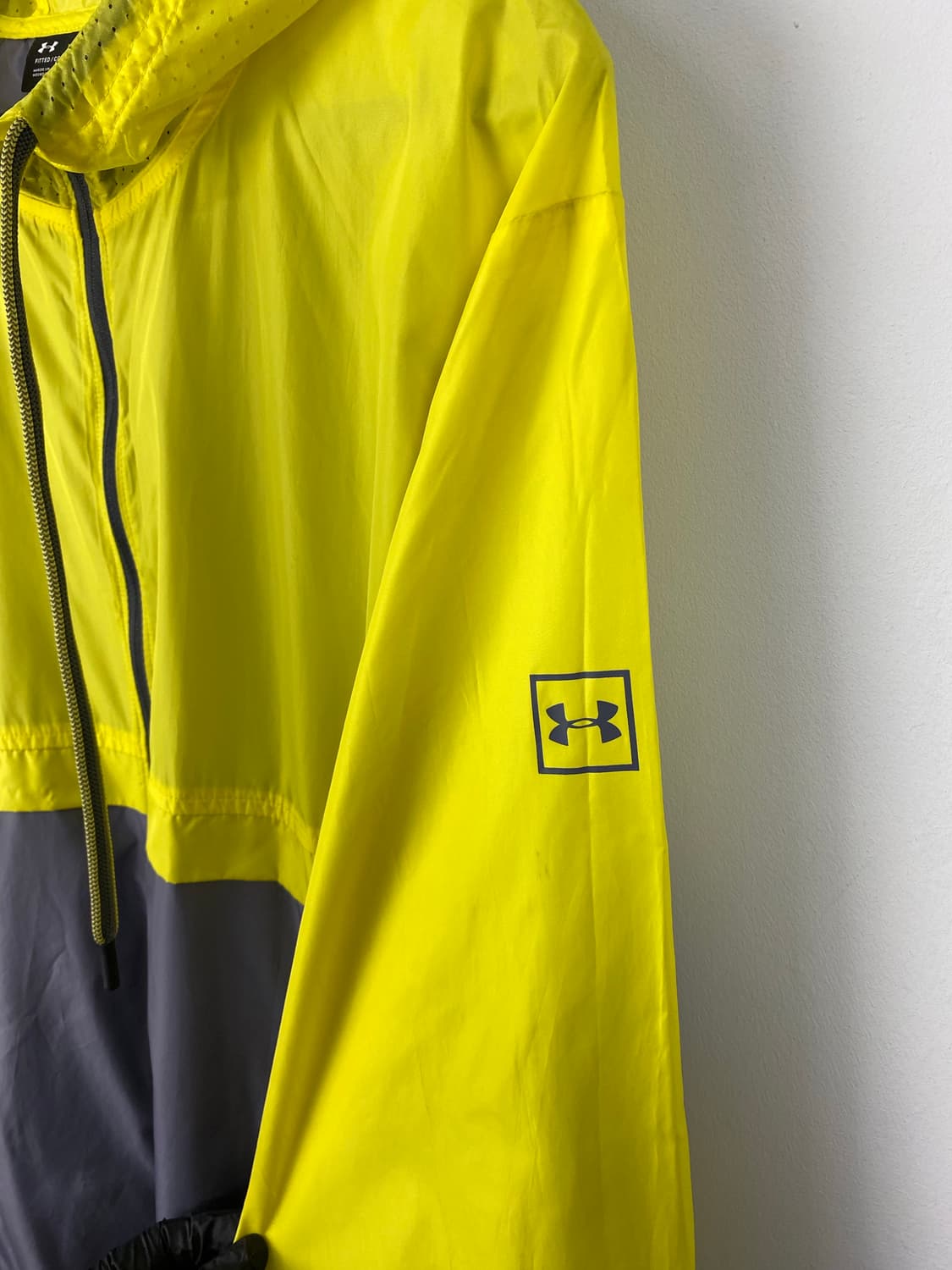 언더아머 형광 러닝 바람막이 L 상품이미지3